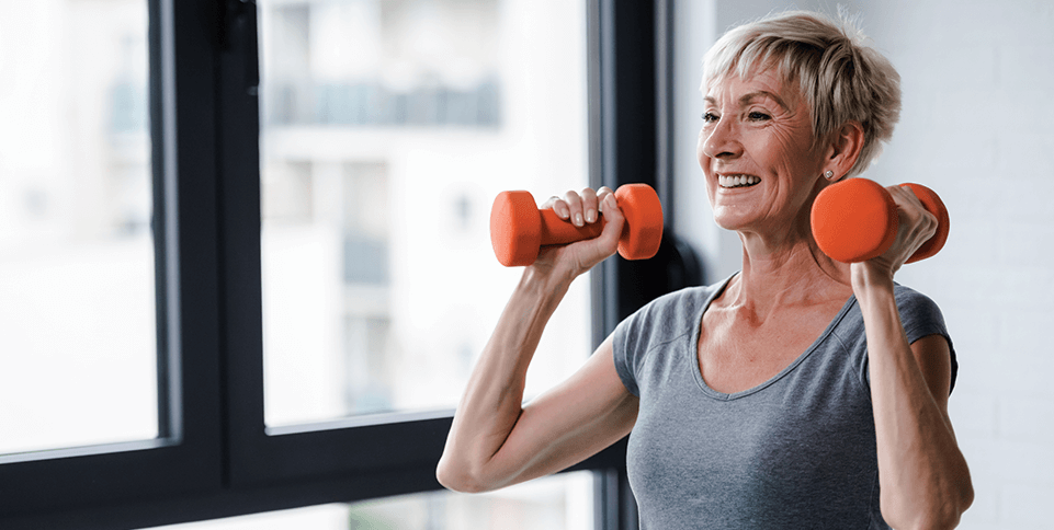 woman lifting free weights