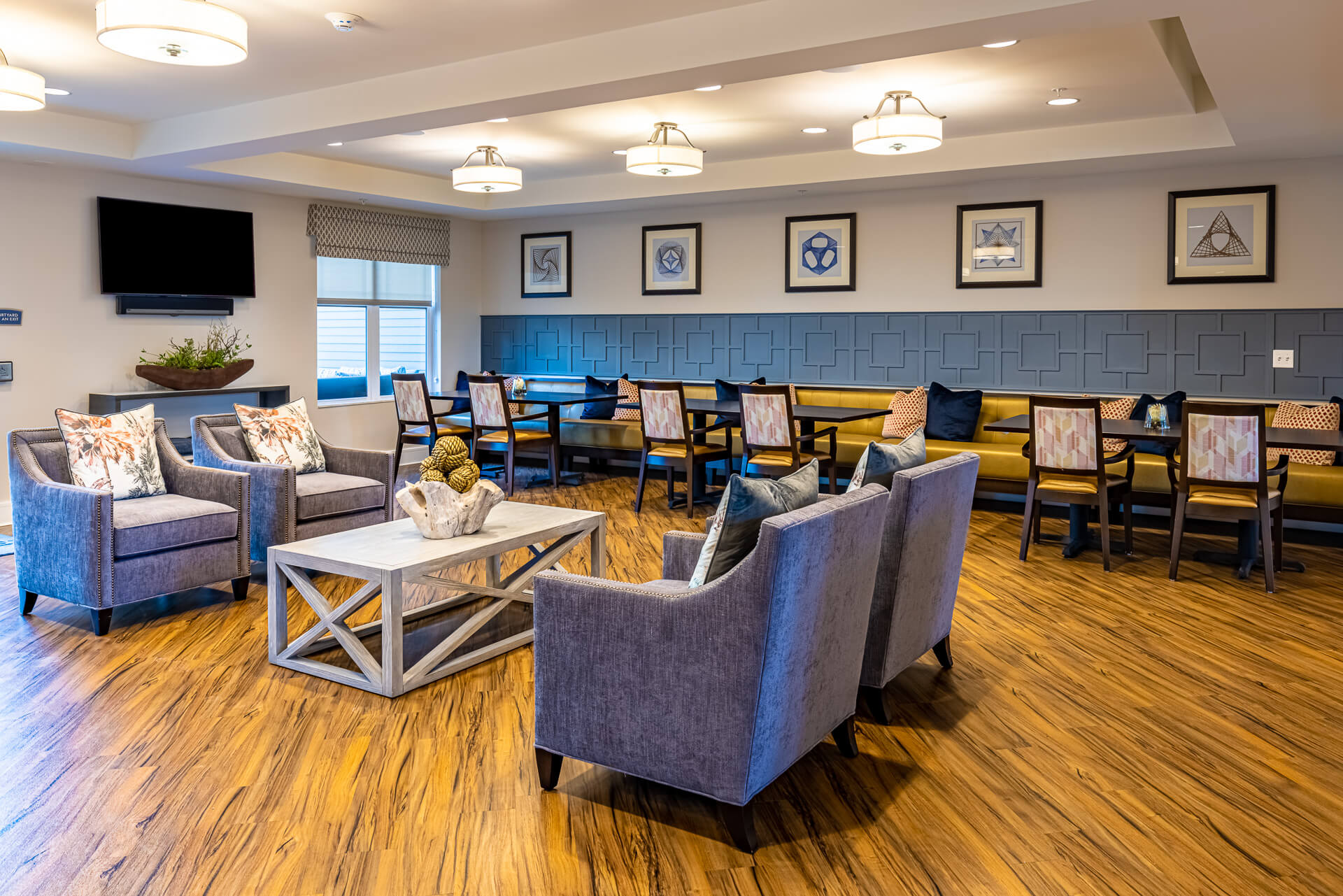Ryan_BellevuePlace_Nashville_DavidKeith-234-HDR-Edit A lounge area next to dining tables with chairs and booths